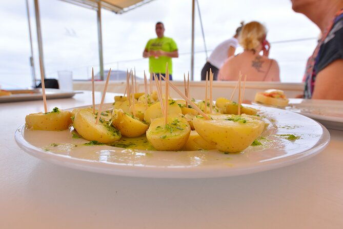 catamaran-sailing-day-to-la-graciosa-with-lunch