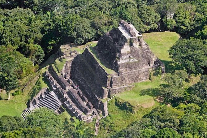 cave-tubing-xunantunich-mayan-ruins-from-placencia