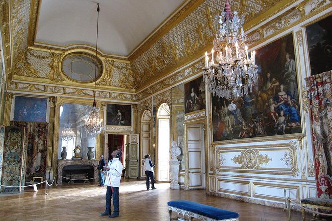 chateau-of-versailles-and-marie-antoinettes-petit-trianon-private-tour