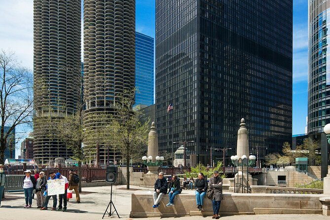 chicago-walking-tour-connecting-past-and-present-2