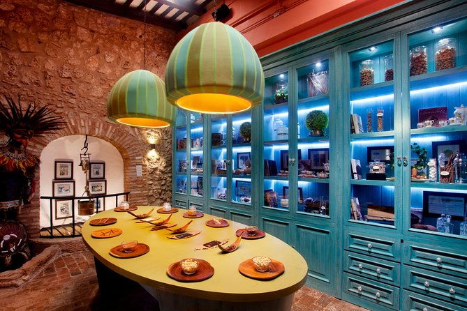 chocolate-making-experience-colonial-zone-walking-tour