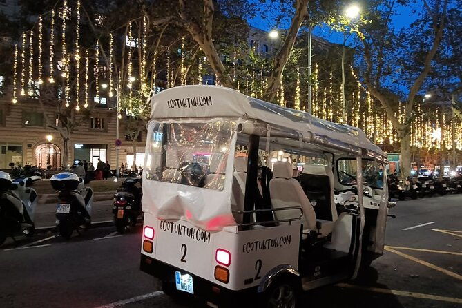 christmas-lights-tour-of-barcelona-in-private-eco-tuk-tuk-2