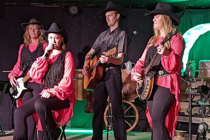 chuck-wagon-dinner-and-show-at-the-firelight-barn-in-henderson
