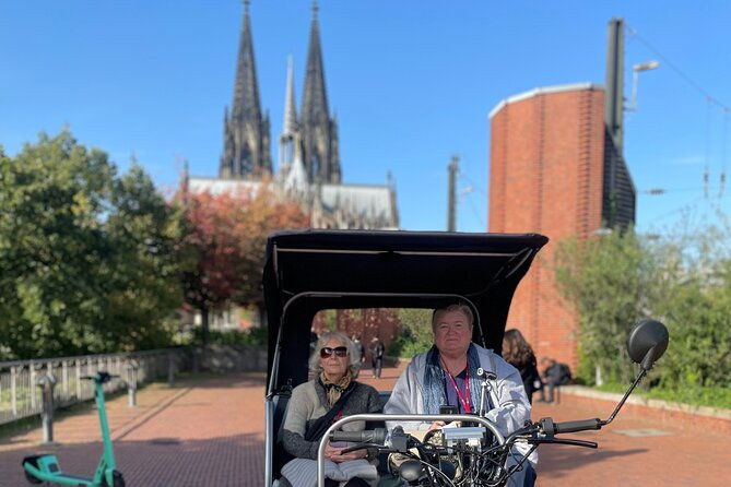 city-tour-by-rickshaw-in-cologne-2