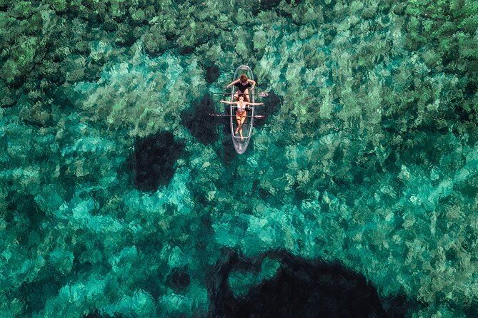 clear-kayak-tour-to-canyon-island-cliffs-small-cave