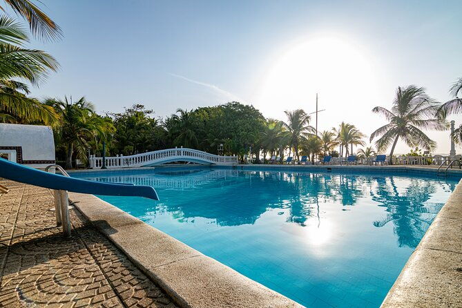 cocoliso-resort-open-bar-in-rosario-islands