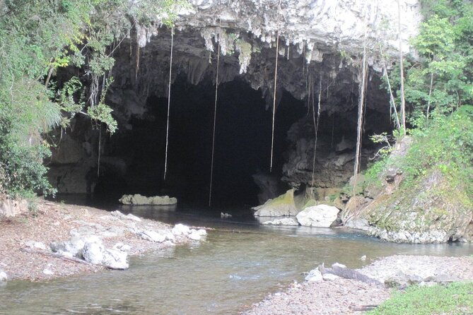 combo-tour-cave-tubing-and-xunantunich-mayan-site-fun-day-in-belize