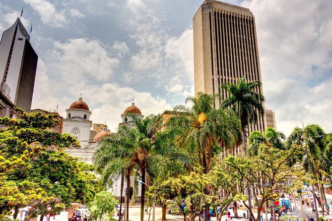 comuna-13-and-downtown-medellin-private-city-tour