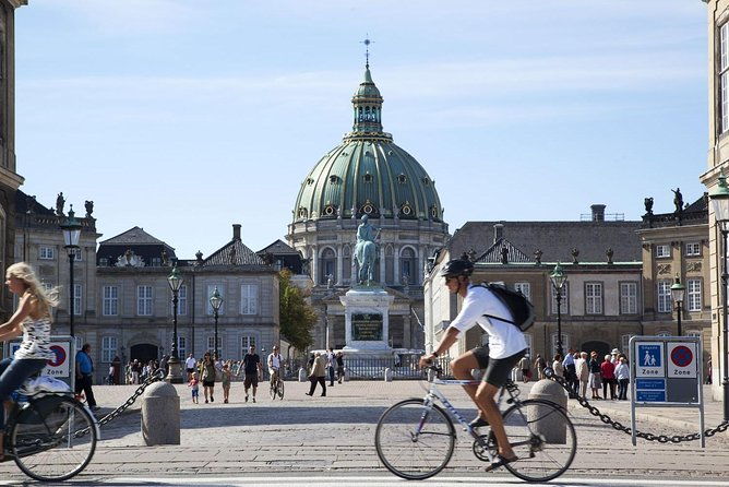 copenhagen-highlights-hop-on-hop-off-bus-classic-copenhagen-2