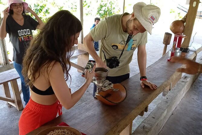 cultural-combo-coffeechocolate-tour-sloths-souvenir-market