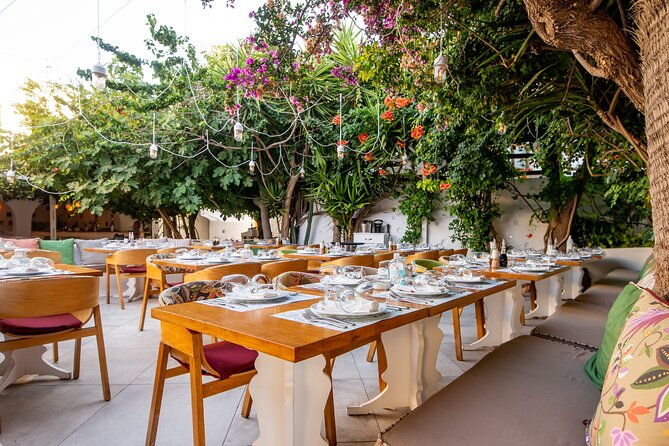 cultural-odyssey-dance-feast-in-mykonos-town