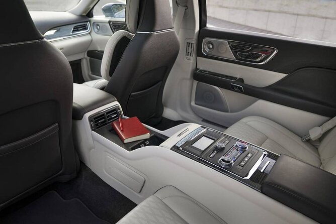 curbside-sedan-transportation-from-ohare-or-midway-airport-to-downtown-chicago