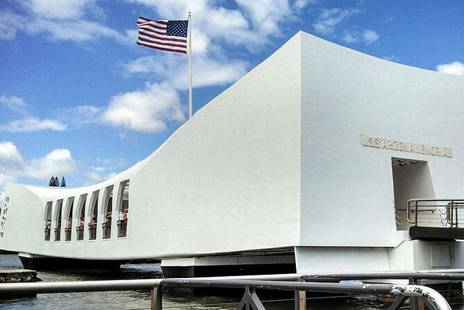 deluxe-arizona-memorial-bowfin-submarine-and-honolulu-city-tour