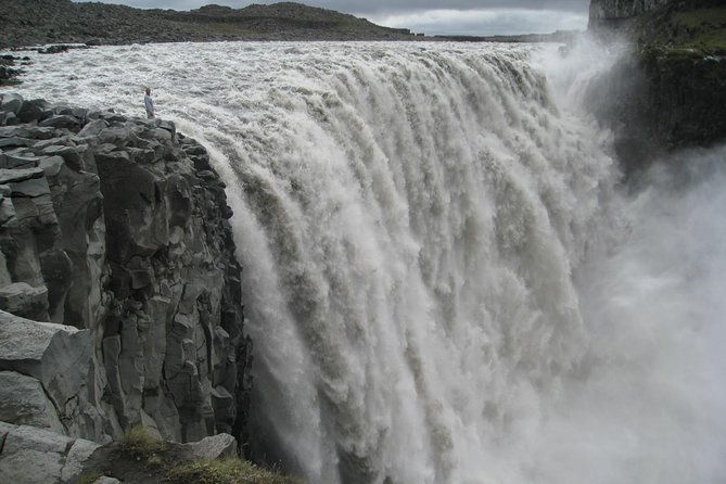 diamond-circle-waterfalls-and-amazing-landscapes-from-akureyri