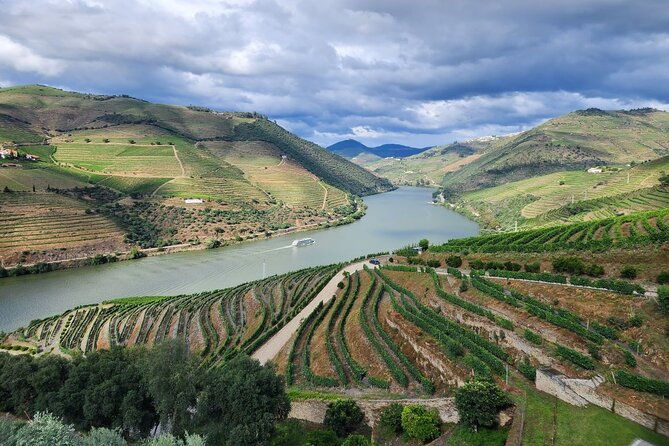 douro-valley-private-tour-winery-boat-viewpoint