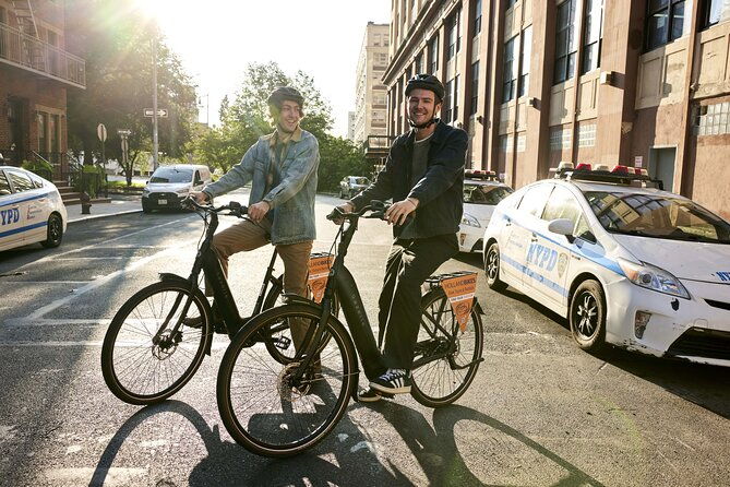 downtown-bike-tour-with-stylish-dutch-bikes