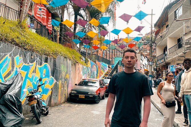 downtown-medellin-pueblito-paisa-and-comuna-13-private-tour