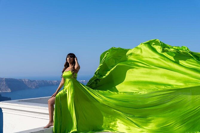 dreamy-flying-dress-photoshoot-in-santorini