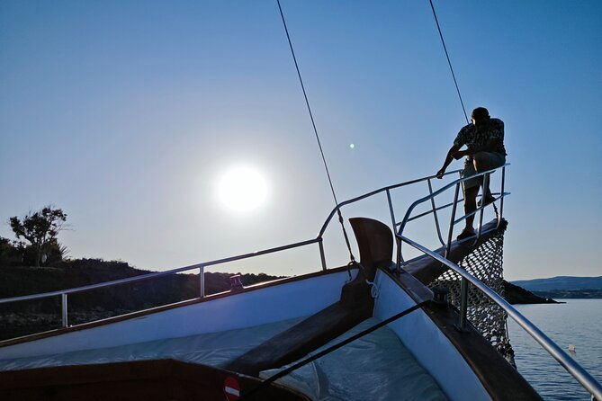 dreamy-sails-sunset-tour-with-dinner-and-wine