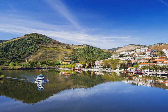 driver-with-private-vehicle-in-the-douro-valley