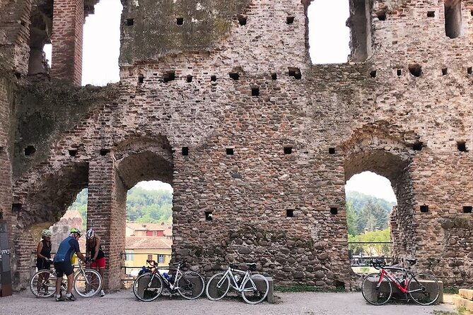 e-bike-adventure-among-medieval-castles-and-old-villages