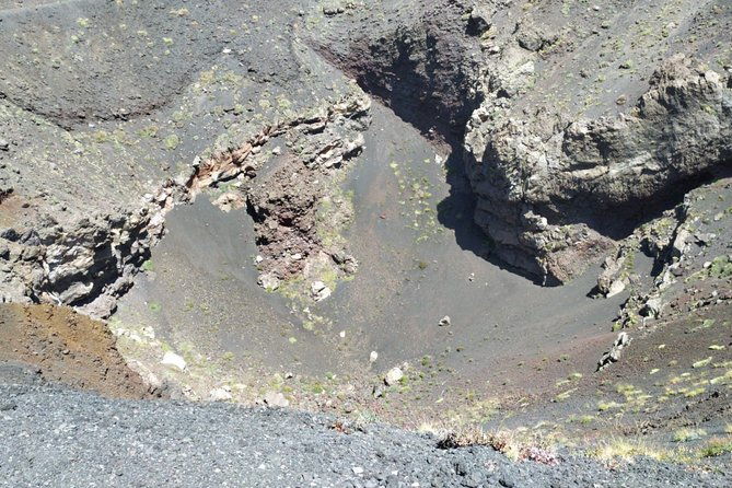 etna-wine-discovering-the-volcano-enjoying-a-wine-tasting