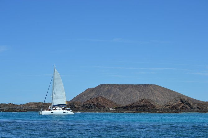 exclusive-sailing-catamaran-experience-to-lobos-island-with-lunch-and-drinks