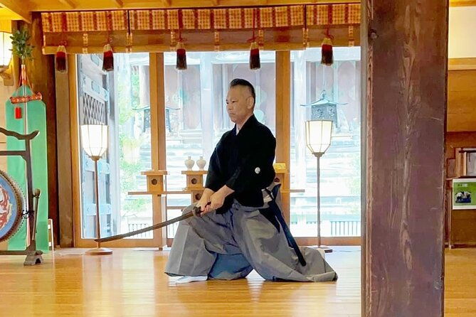 experience-kobudo-iai-heiho-using-mock-japanese-sword-ikebukuro