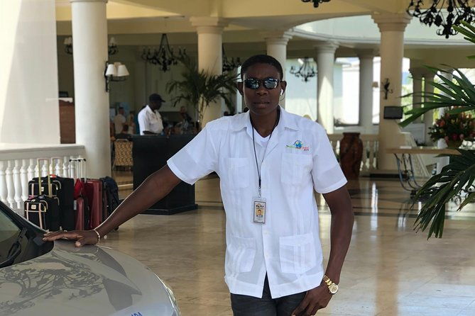 explore-montego-bay-private-airport-round-trip-transfer-to-negril