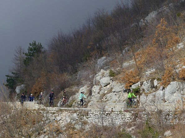 express-cable-car-ascent-25turns-epic-bike-descent