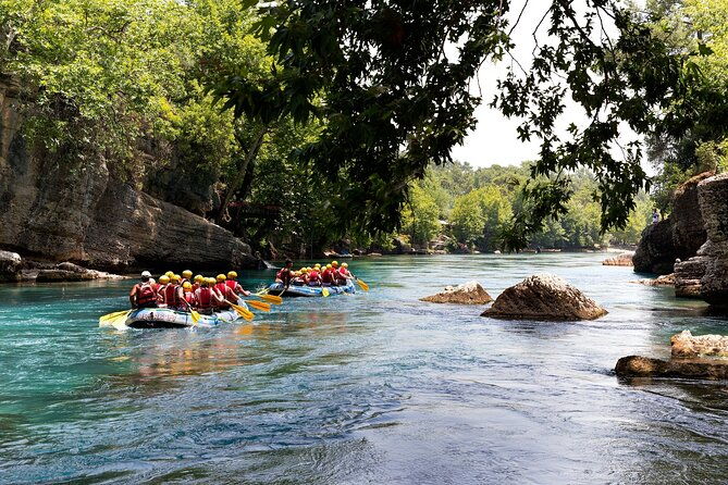 family-rafting-trip-at-koprulu-canyon-from-side