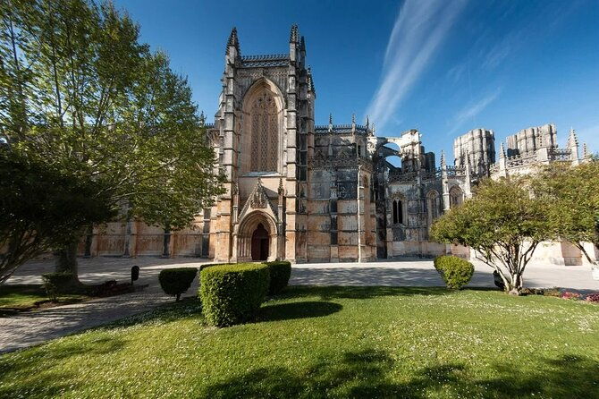 fatima-batalha-alcobaca-and-nazare-private-tour