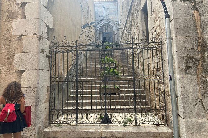 figueres-walking-tour-with-guided-visit-to-the-dali-museum