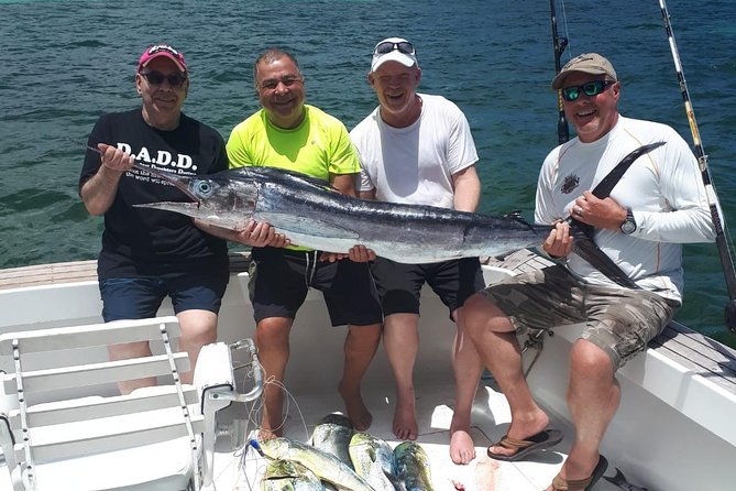 fishing-pro-charters-boat-excursion-sobre-las-olas