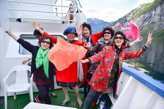 fjord-sightseeing-tour-by-boat-in-geiranger
