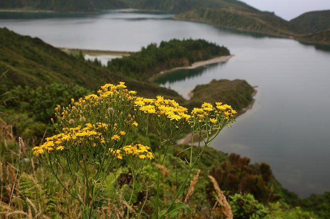 fogo-lake-hiking-tour-full-day