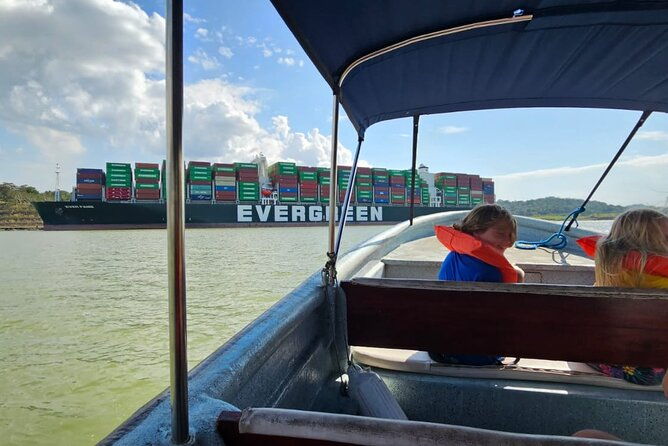 from-riu-playa-blanca-private-eco-boat-cruise-old-city-tour