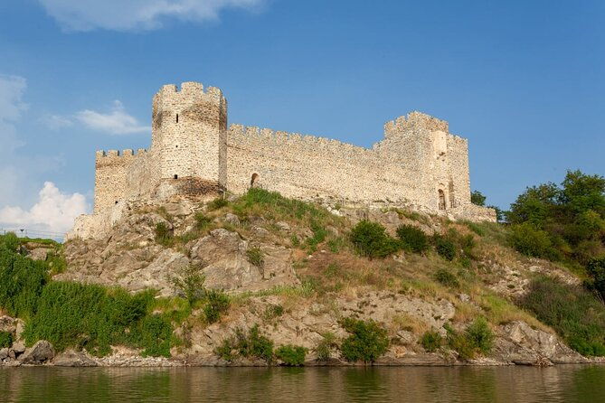 full-day-tour-along-danube-with-three-stronghold-sightseeing-and-wine-tasting
