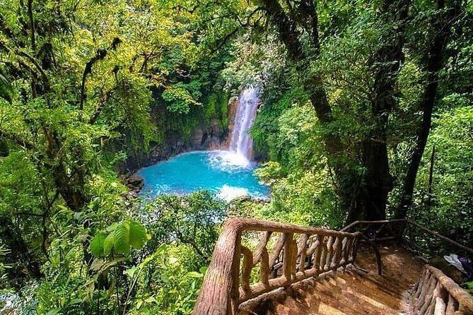 full-day-tour-tubin-arenal-la-fortuna-volcano-waterfall