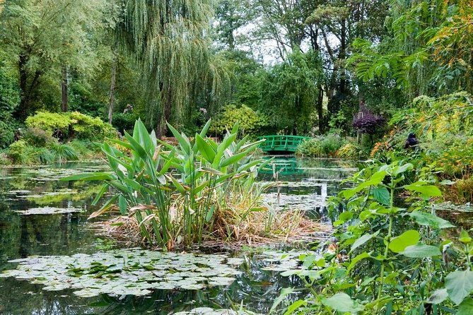 giverny-and-versailles-full-day-private-guided-tour-with-hotel-pickup