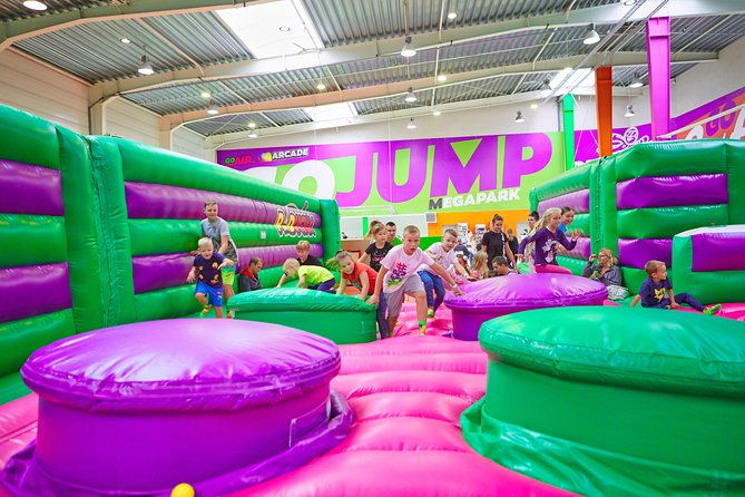 gojump-megapark-krakow-sikorki-1h-ticket-goair-inflatable-park-2