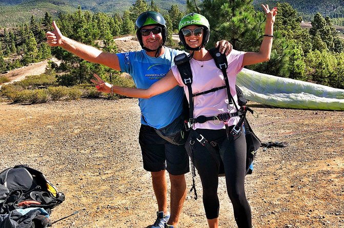 gold-paragliding-flight-including-videos-photos-t-shirt-and-a-bottle-of-cava