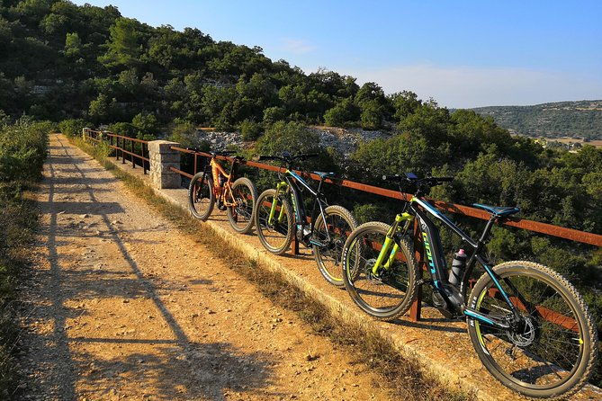 gps-tour-with-e-bike-on-cycleroute-of-acqueduct-pugliese-with-wine-tasting-directly-in-vineyards