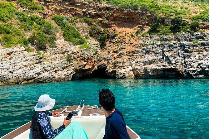 grama-bay-beaches-and-caves-private-speedboat-tour
