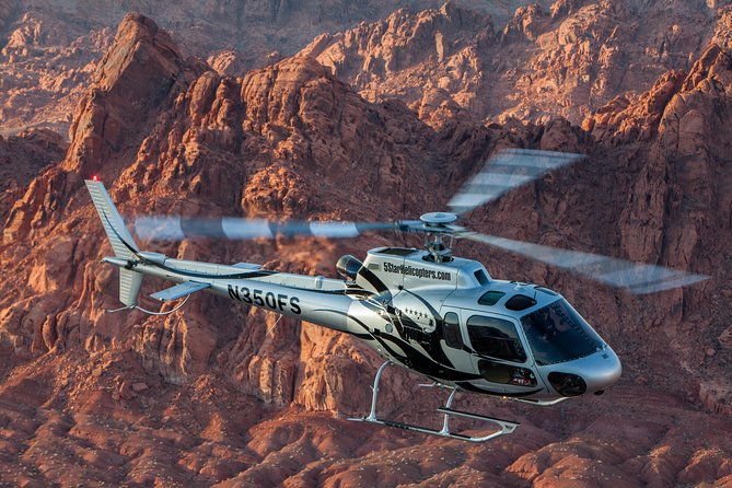 grand-canyon-helicopter-flight-with-sunset-valley-of-fire-landing