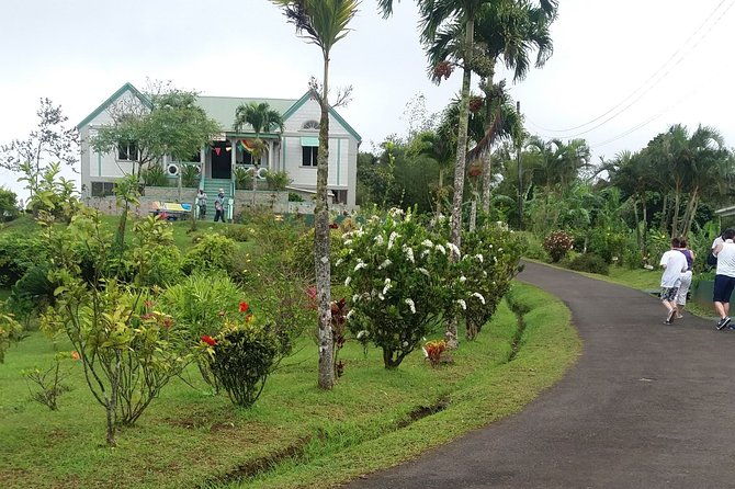 grenada-express-tour-annandale-fort-fredrick-rum-distillery-beach-tour