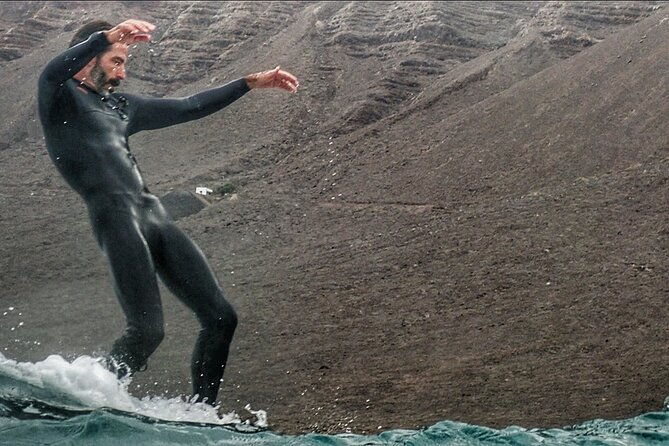 group-longboard-surf-lesson-in-lanzarote