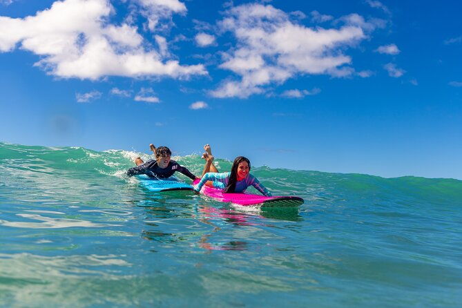 group-surf-lesson-in-the-heart-of-waikiki