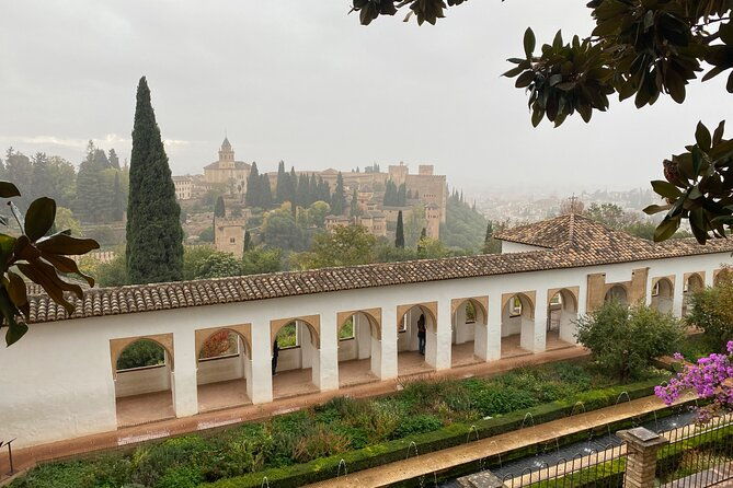 group-visit-to-the-alhambra-and-generalife-tickets-included-2