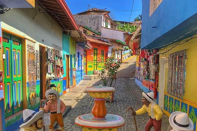 guatape-adventure-color-and-landscape